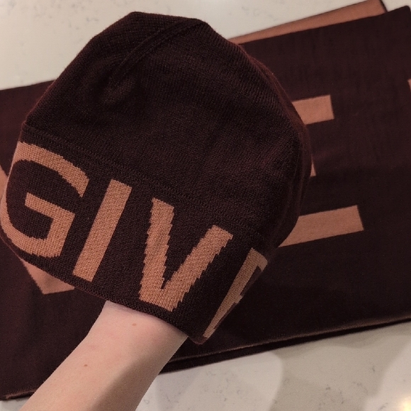 NWOT Givenchy Burgundy Pink Hat And Scarf Matching + Plus 🎁 Surprise - Picture 3 of 8